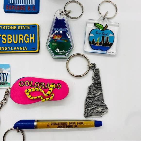 Vintage 90s | Travel Keychain Bundle - Picture 2 of 4
